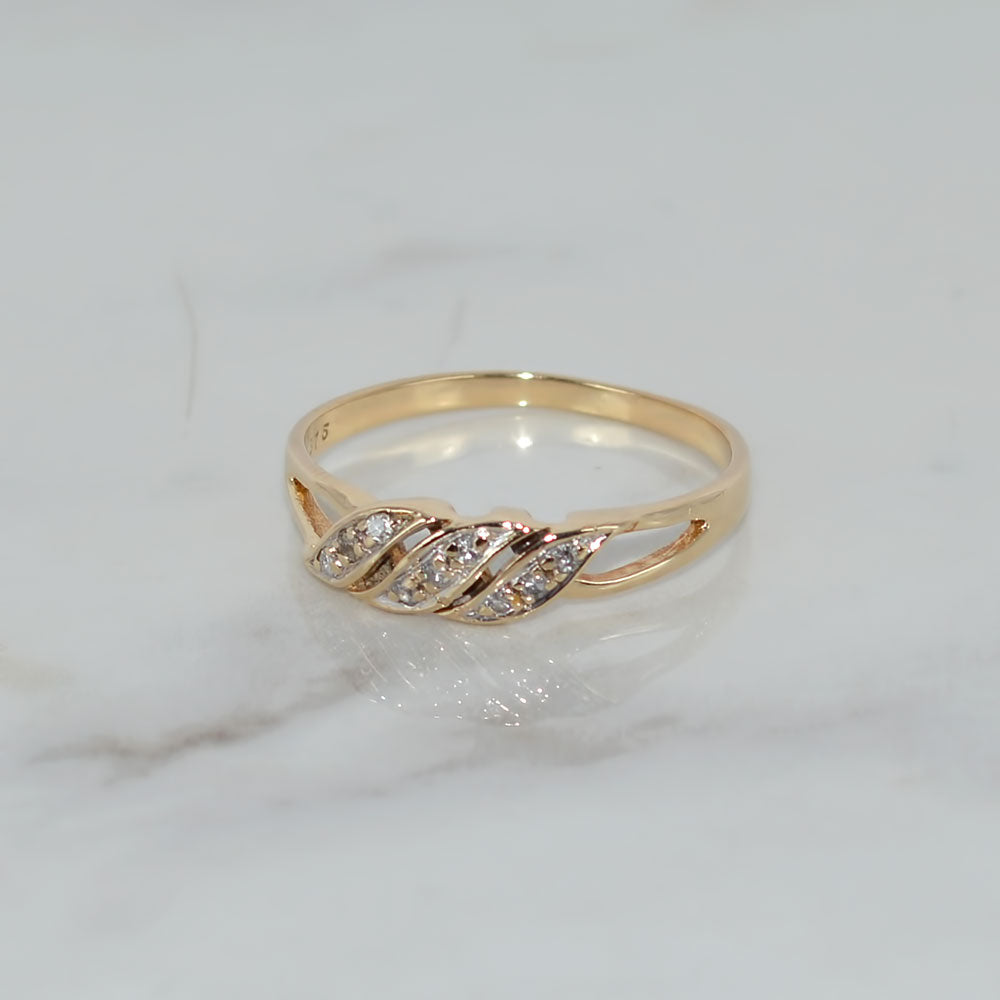 9ct Solid Yellow Gold Hallmarked Natural Diamond Ring