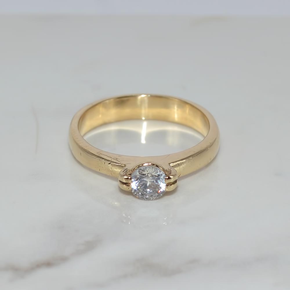 9ct Solid Yellow Gold Hallmarked 375 CZ Ring