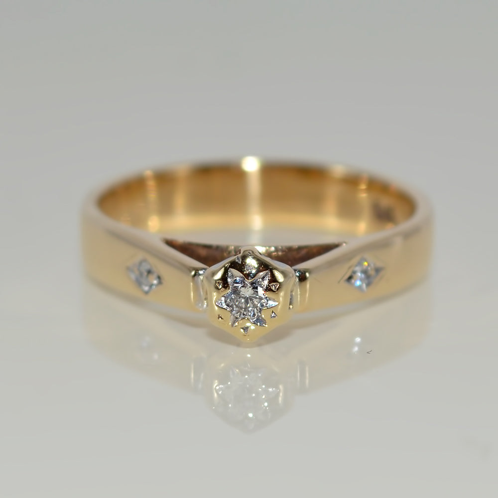 9ct Solid Yellow Gold Hallmarked Natural Diamond Ring Vintage